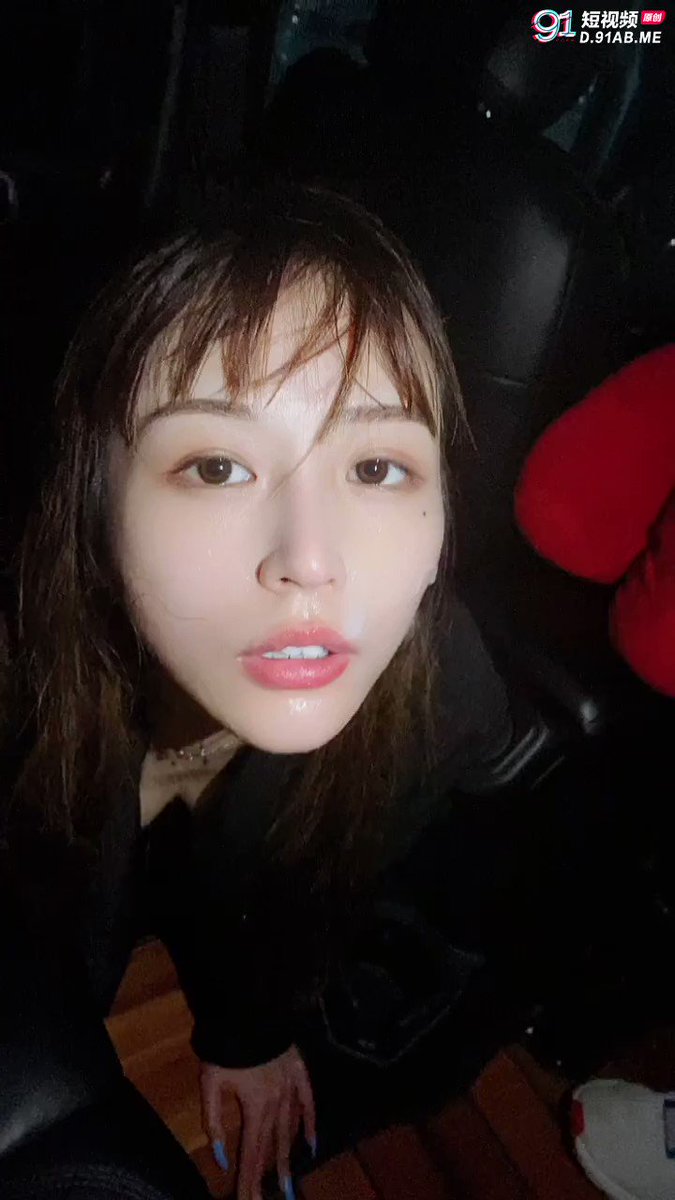 高傲的黑丝女邻居竟然在停车场被我颜射